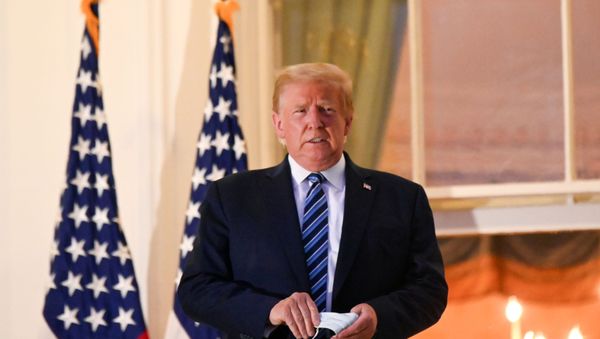 US President Donald Trump poses on the Truman Balcony of the White House after returning from being hospitalized at Walter Reed Medical Center for coronavirus disease (COVID-19) treatment, in Washington, U.S. October 5, 2020 - Sputnik International