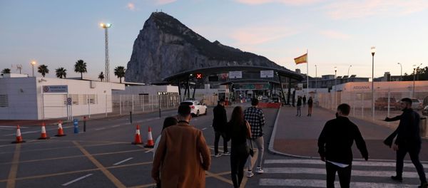 Gibraltarian citizens cross the country's border from Spanish side after spending the Christmas Eve day in Spain, in front of the Rock of the British overseas territory of Gibraltar, historically claimed by Spain, after Britain and the European Union agreed terms of a trade deal on Brexit on Thursday, in La Linea de la Concepcion, southern Spain, December 24, 2020. Gibraltarian citizens cross the country's border from Spanish side after spending the Christmas Eve day in Spain, in front of the Rock of the British overseas territory of Gibraltar, historically claimed by Spain, after Britain and the European Union agreed terms of a trade deal on Brexit on Thursday, in La Linea de la Concepcion, southern Spain, December 24, 2020. - Sputnik International