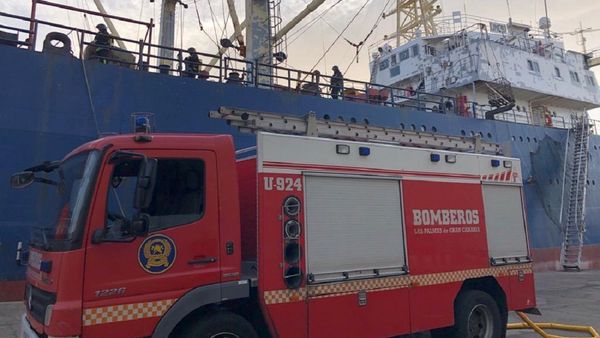 A photo of the Canarian fire engine near the Russian fishing vessel Sveaborg after the fire occured on it, December 25, 2020 - Sputnik International