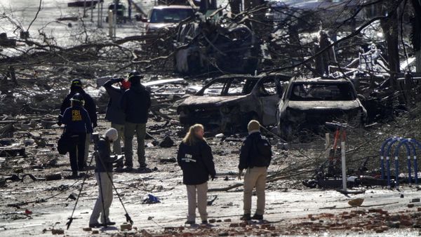 Investigators work near the blast site on 2nd Avenue in Nashville, Tennessee on 26 December after an RV exploded the day before, injuring four - Sputnik International
