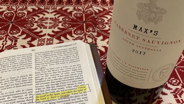 Tonight, we’re freely worshiping Jesus Christ and drinking Australian wine — two things that the CCP does not allow  Fight For Freedom - Sputnik International