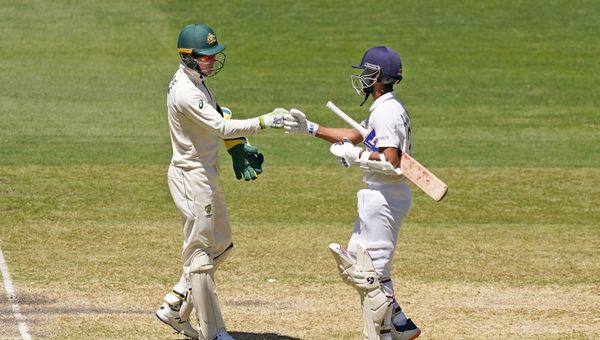 Tim Paine of Australia congratulates India's Ajinkya Rahane after India won the match during day four of the second test match between Australia and India at The MCG, Melbourne, Australia, December 29, 2020. - Sputnik International