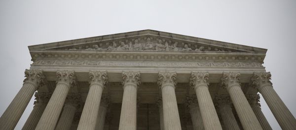 The United States Supreme Court during a rain storm on Capitol Hill in Washington, U.S., December 14, 2020 - Sputnik International
