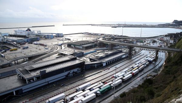 Lorries queue at the Port of Dover following the coronavirus disease (COVID-19) outbreak, in Dover, Britain, 27 December 2020 - Sputnik International