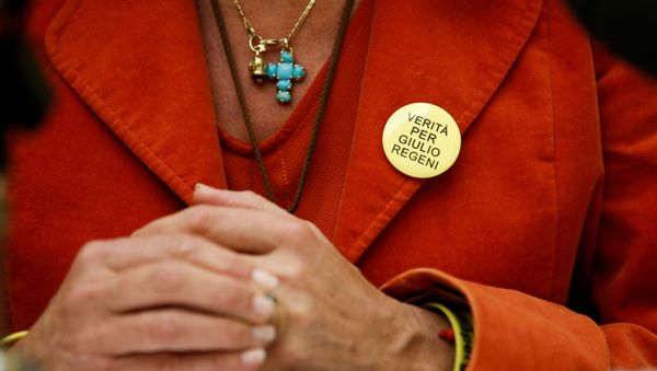 Lawyer Alessandra Ballerini wears a badge which says: The truth for Giulio Regeni - Sputnik International