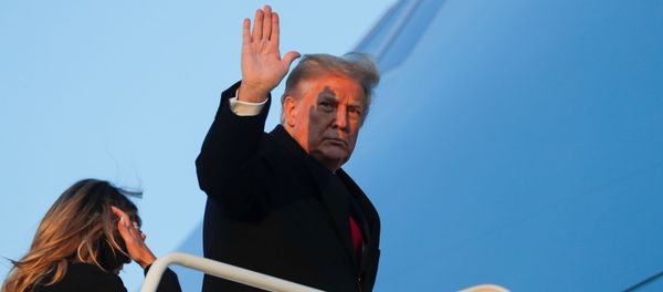 U.S. President Donald Trump waves as he boards Air Force One beside first lady Melania Trump at Joint Base Andrews in Maryland, U.S., December 23, 2020 - Sputnik International
