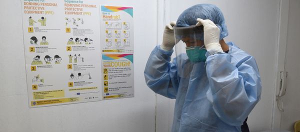 A hospital employee dons protective gear inside the holding area for patients suspected of being infected with a deadly SARS-life virus which originated from the Chinese city of Wuhan, at the Manila Doctors Hospital compound in Manila on January 31, 2020. - The Philippines reported its first case of the virus on January 30, a 38-year-old woman who arrived from Wuhan and is no longer showing symptoms. (Photo by Ted ALJIBE / AFP) A hospital employee dons protective gear inside the holding area for patients suspected of being infected with a deadly SARS-life virus which originated from the Chinese city of Wuhan, at the Manila Doctors Hospital compound in Manila on January 31, 2020. - The Philippines reported its first case of the virus on January 30, a 38-year-old woman who arrived from Wuhan and is no longer showing symptoms. (Photo by Ted ALJIBE / AFP) - Sputnik International