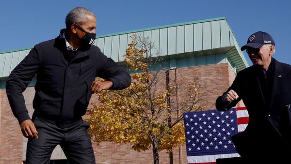 Democratic U.S. presidential nominee and former Vice President Joe Biden gestures with former U.S. President Barack Obama at a Get Out the Vote campaign stop in Flint, Michigan, U.S., October 31, 2020 - Sputnik International