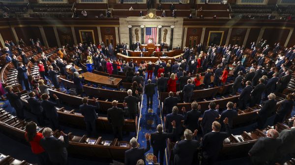 House Speaker Nancy Pelosi administers the oath of office to members of the 117th Congress at the U.S. Capitol in Washington, Sunday, Jan. 3, 2021. - Sputnik International