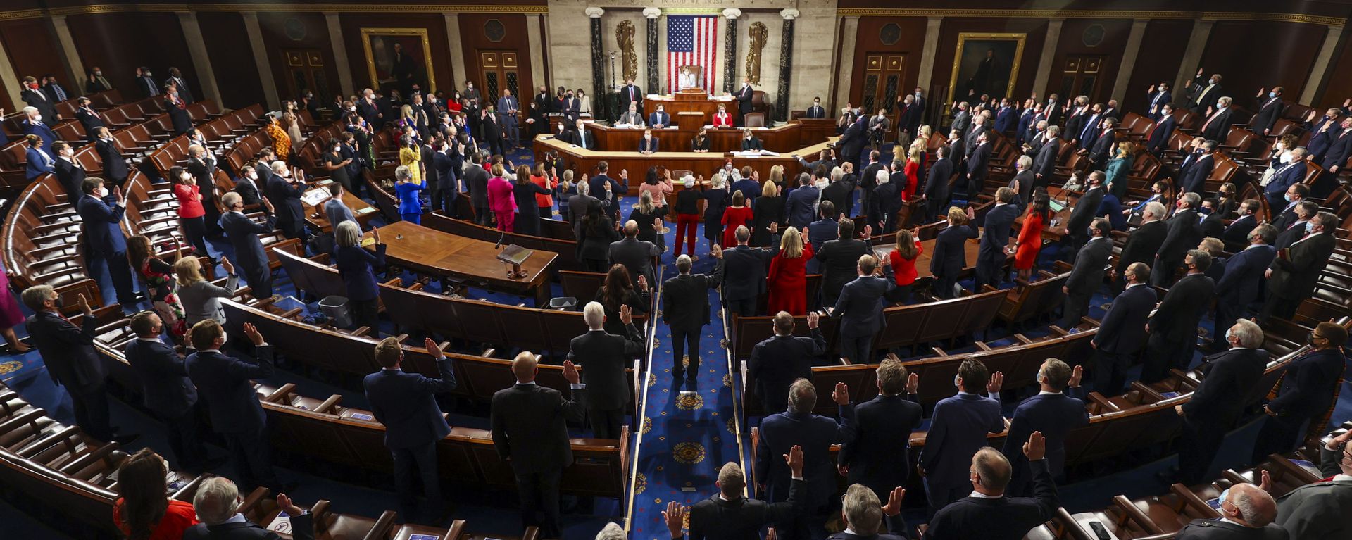 House Speaker Nancy Pelosi administers the oath of office to members of the 117th Congress at the US Capitol in Washington, 3 January 2021. - Sputnik International, 1920, 08.05.2021