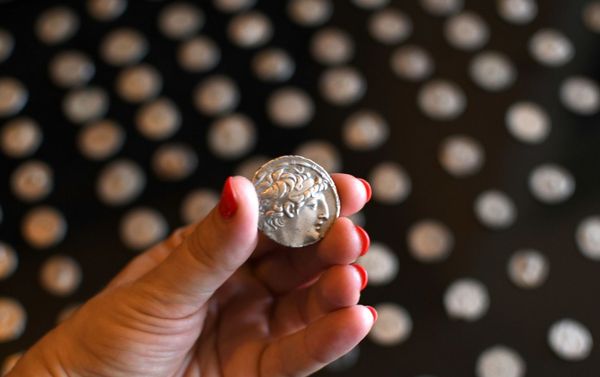A photo of the Roman era coin discovered during the Israel Antiquities Authority raid in Tel-Aviv, 4 January 2021 A photo of the Roman era coin discovered during the Israel Antiquities Authority raid in Tel-Aviv, 4 January 2021 - Sputnik International