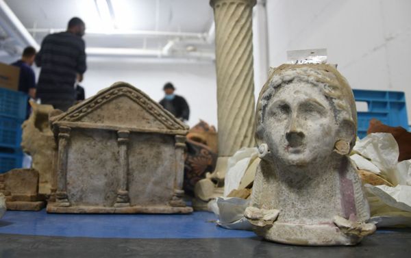 A photo of parts of ancient sculptures discovered during the Israel Antiquities Authority raid in Tel-Aviv, 4 January 2021 A photo of parts of ancient sculptures discovered during the Israel Antiquities Authority raid in Tel-Aviv, 4 January 2021 - Sputnik International