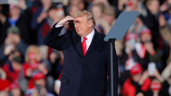 U.S. President Donald Trump looks out as he campaigns with  Republican U.S. Senator Kelly Loeffler  on the eve of Georgia's run-off election in Dalton, Georgia, U.S., January 4, 2021. - Sputnik International