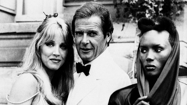 Tanya Roberts, pictured with Roger Moore and Grace Jones - Sputnik International