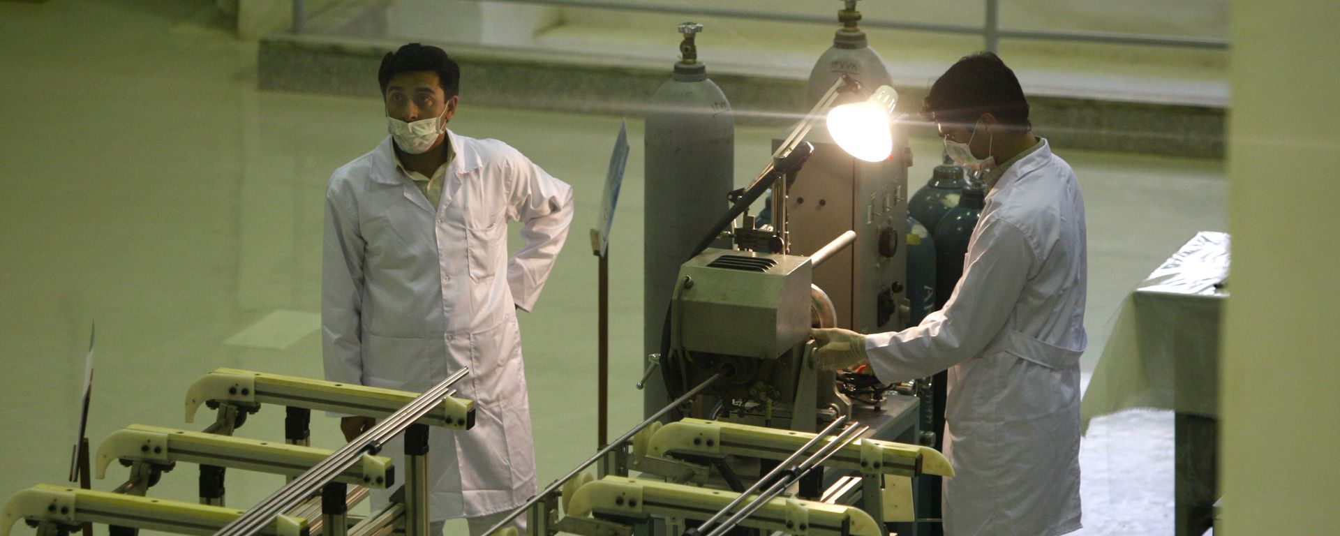 In this April 9, 2009 file picture Iranian technicians work at a new facility producing uranium fuel for a planned heavy-water nuclear reactor, just outside the city of Isfahan, 255 miles (410 kilometers) south of the capital Tehran. Iran is lagging behind on equipping a bunker with machines enriching uranium to a grade that can be turned quickly to arm nuclear warheads and now says will produce less at the site than originally planned, diplomats tell The Associated Press. In this April 9, 2009 file picture Iranian technicians work at a new facility producing uranium fuel for a planned heavy-water nuclear reactor, just outside the city of Isfahan, 255 miles (410 kilometers) south of the capital Tehran. Iran is lagging behind on equipping a bunker with machines enriching uranium to a grade that can be turned quickly to arm nuclear warheads and now says will produce less at the site than originally planned, diplomats tell The Associated Press. - Sputnik International, 1920, 15.04.2026