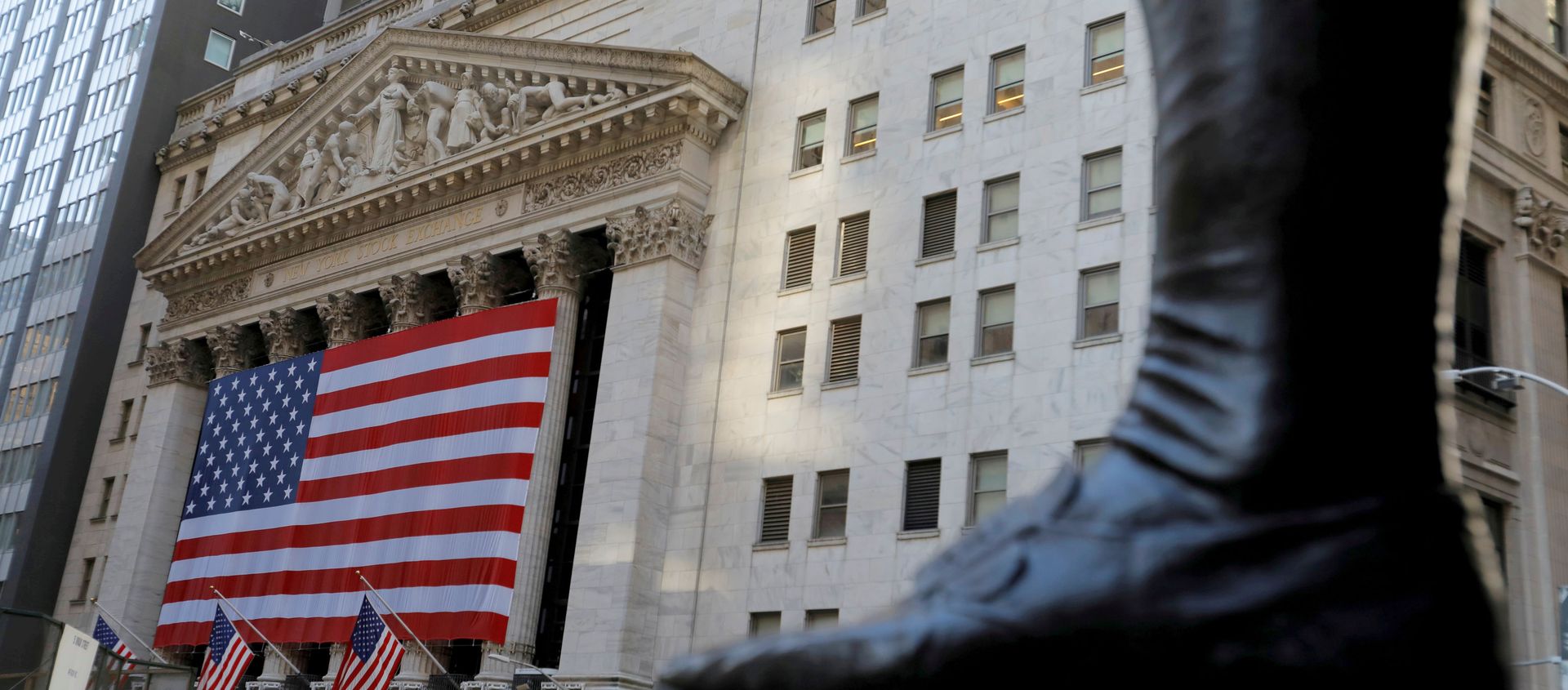 The boot on the statue of George Washington, the first president of the United States, is seen across from the New York Stock Exchange (NYSE) following Election Day in Manhattan, New York City, U.S., November 4, 2020. The boot on the statue of George Washington, the first president of the United States, is seen across from the New York Stock Exchange (NYSE) following Election Day in Manhattan, New York City, U.S., November 4, 2020. - Sputnik International, 1920, 30.01.2021