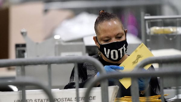 An official counts ballots for Georgia's Senate runoff election at the Georgia World Congress Center on Wednesday, Jan. 6, 2021, in Atlanta.  - Sputnik International