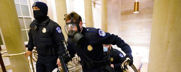 U.S. Capitol police officers take positions as protestors enter the Capitol building during a joint session of Congress to certify the 2020 election results on Capitol Hill in Washington, U.S., January 6, 2021. - Sputnik International