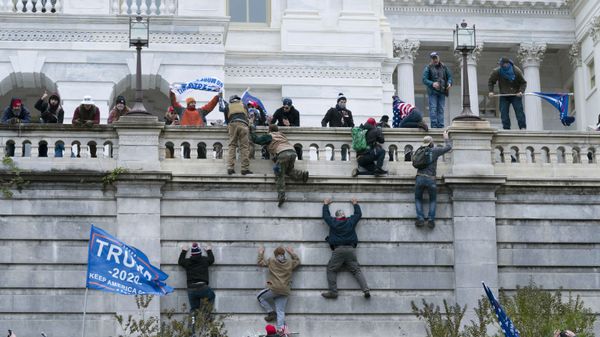 Supporters of President Donald Trump climb the west wall of the the U.S. Capitol on Wednesday, Jan. 6, 2021, in Washington. (AP Photo/Jose Luis Magana) - Sputnik International