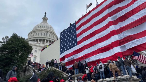 Demonstrators protest outside US Capitol Building in Washington to contest the certification of the 2020 presidential election results by the US Congress, 6 January 2021 Demonstrators protest outside US Capitol Building in Washington to contest the certification of the 2020 presidential election results by the US Congress, 6 January 2021 - Sputnik International