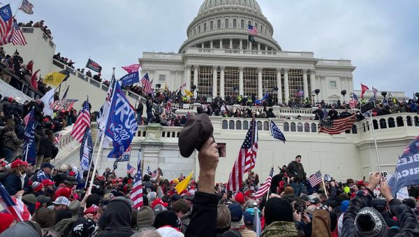 Demonstrators protest outside US Capitol Building in Washington to contest the certification of the 2020 presidential election results by the US Congress, 6 January 2021 - Sputnik International