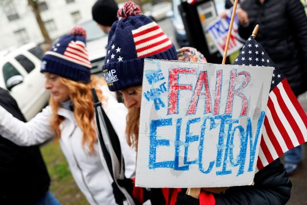 A protester holds a sign saying We want a fair election at a rally in support of US President Donald Trump at the Oregon State Capitol in Salem, Oregon, US, 6 January 2021 - Sputnik International