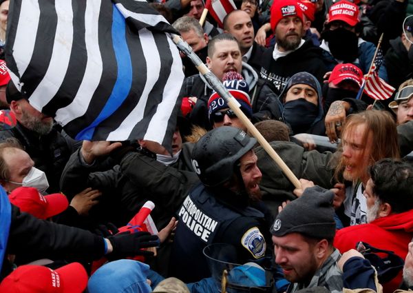 Rioters Strung Up Noose in Front of Capitol, ‘Wanted to Hang Pence From a Tree' Claims Photographer - Sputnik International