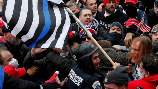Pro-Trump protesters clash with police at a rally to contest the certification of the 2020 US presidential election results by the US Congress, at the US Capitol Building in Washington, DC, 6 January 2021 - Sputnik International