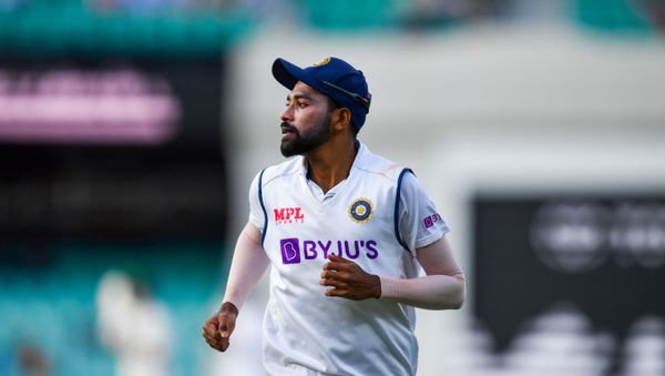 India's Mohammed Siraj runs to field the ball during the first day of the third cricket Test match between Australia and India at the Sydney Cricket Ground (SCG) in Sydney on January 7, 2021.  - Sputnik International