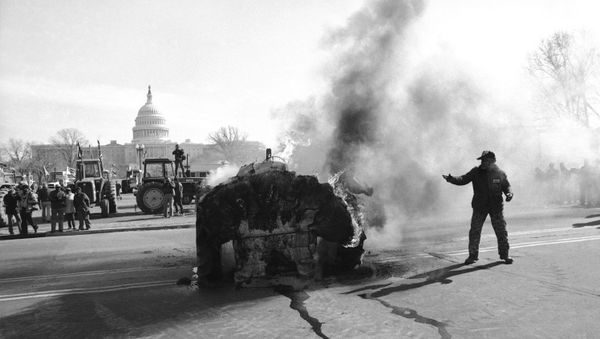 A farmer protesting near the Capitol in 1979 A farmer protesting near the Capitol in 1979 - Sputnik International