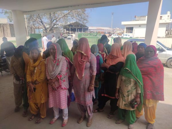 Women Take the Wheel as Farmers Stage Biggest Tractor Rally to Storm Delhi - Sputnik International