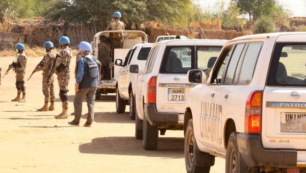 Members of the United Nations and African Union peacekeeping mission (UNAMID) gather with their vehicles in Kalma camp for internally displaced people in Nyala, the capital of South Darfur, on December 31, 2020. - Sputnik International