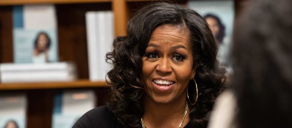Former US first lady Michelle Obama meets with fans during a book signing on the first anniversary of the launch of her memoir Becoming at the Politics and Prose bookstore in Washington, DC, on November 18, 2019. Former US first lady Michelle Obama meets with fans during a book signing on the first anniversary of the launch of her memoir Becoming at the Politics and Prose bookstore in Washington, DC, on November 18, 2019. - Sputnik International