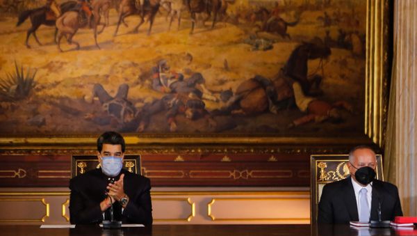 This handout picture released by Venezuelan Presidency shows Venezuela's President Nicolas Maduro (L) sitting next to National Constituent Assembly (ANC) president Diosdado Cabello (R) at the Federal Legislative Palace in Caracas on December 18, 2020 - Sputnik International