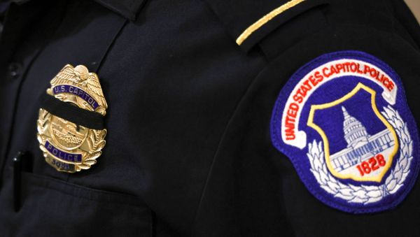 A U.S. Capitol Police officer wears a black band over his badge in honor of officer Brian Sicknick, who died Thursday night after he was injured during the attack on the Capitol the day before, at the U.S. Capitol in Washington, U.S. January 8, 2021. REUTERS/Jonathan Ernst - Sputnik International