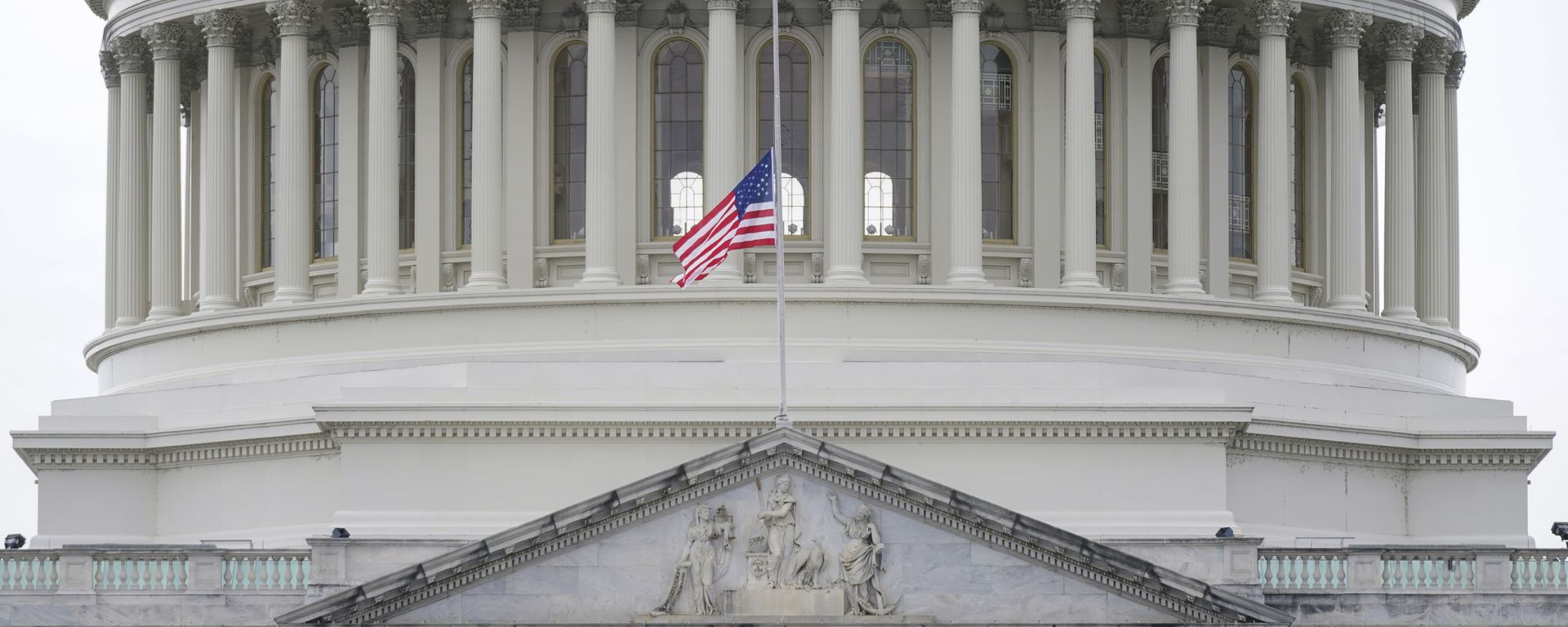 An American flag flies at half-staff in remembrance of U.S. Capitol Police Officer Brian Sicknick above the Capitol Building in Washington, Friday, Jan. 8, 2021 An American flag flies at half-staff in remembrance of U.S. Capitol Police Officer Brian Sicknick above the Capitol Building in Washington, Friday, Jan. 8, 2021 - Sputnik International, 1920, 26.10.2023