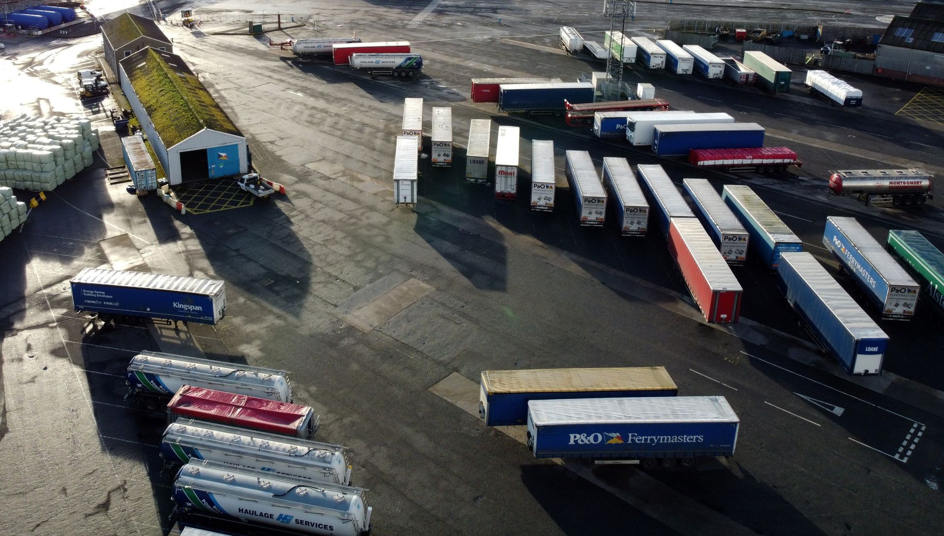 'Menacing' Activity Suspends Physical Brexit Checks at Ports as NI Protocol 'Stokes Tensions' 'Menacing' Activity Suspends Physical Brexit Checks at Ports as NI Protocol 'Stokes Tensions' - Sputnik International, 1920, 02.02.2021