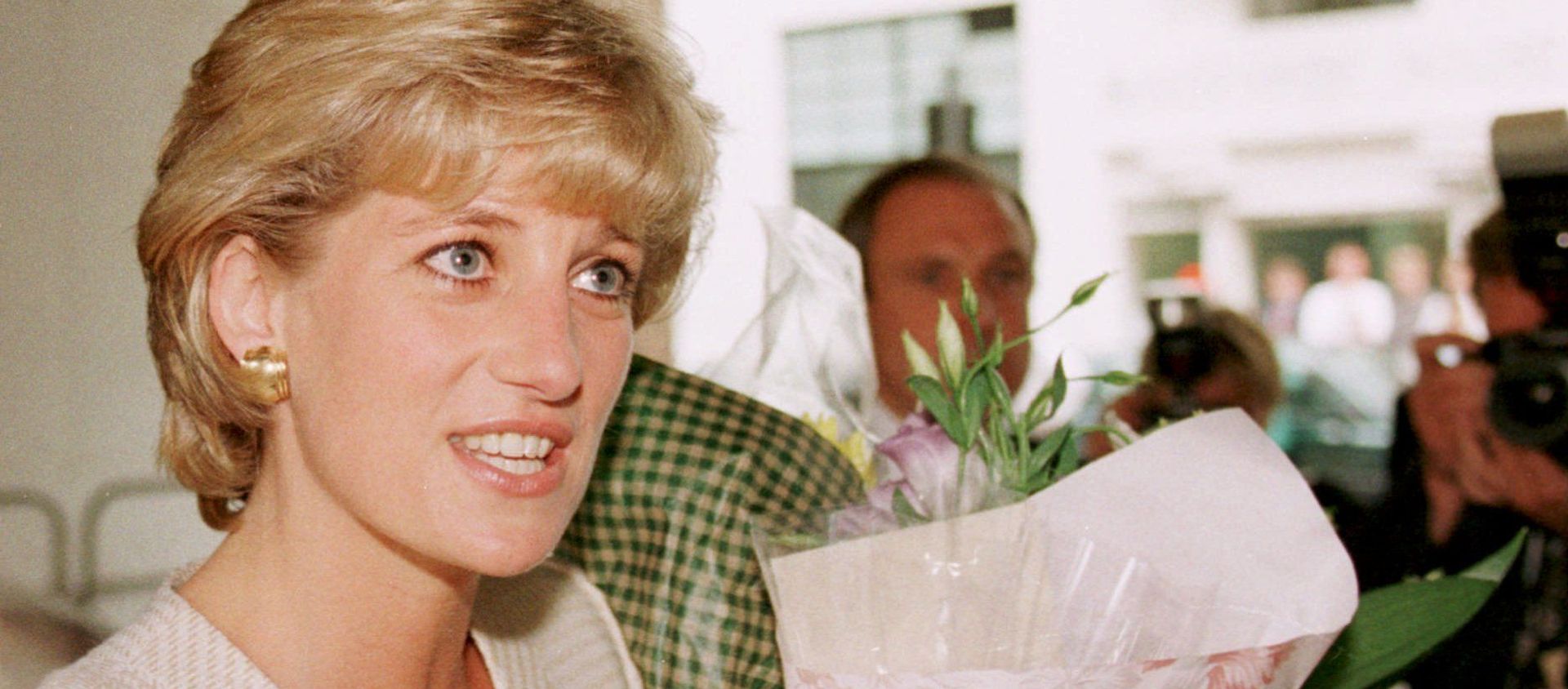 The Princess of Wales goes on a walkabout outside the Mortimer Market Centre in London, which she visited as patron of the National Aids Trust, Thursday, 27 June 1996 - Sputnik International, 1920, 09.01.2021