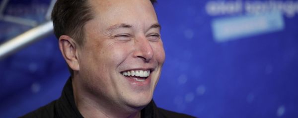 SpaceX owner and Tesla CEO Elon Musk arrives on the red carpet for the Axel Springer media award, in Berlin, Germany, Tuesday, Dec. 1, 2020. - Sputnik International