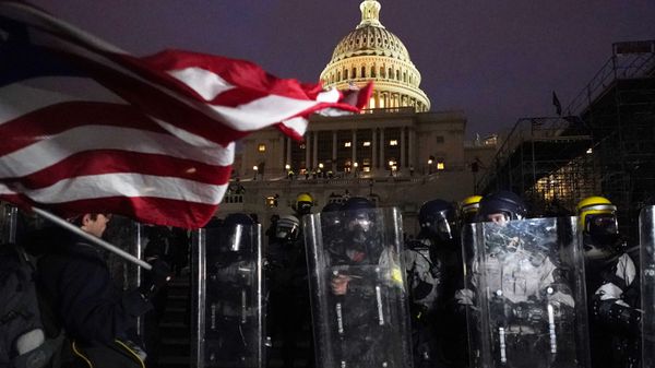 Police stand guard after a day of riots at the U.S. Capitol in Washington on Wednesday, Jan. 6, 2021 Police stand guard after a day of riots at the U.S. Capitol in Washington on Wednesday, Jan. 6, 2021 - Sputnik International