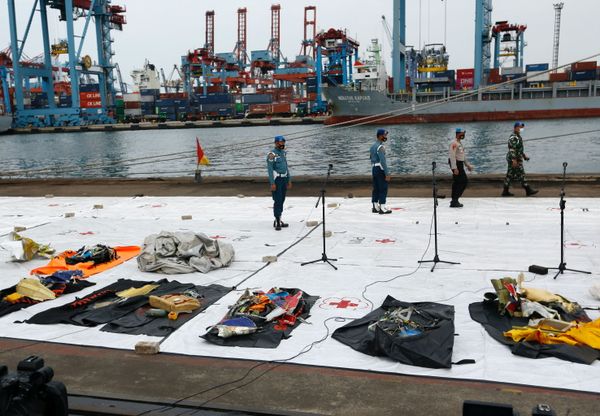 Indonesian Navy Divers Retrieve Black Box From Sriwijaya Plane That Crashed Into Java Sea - Report - Sputnik International