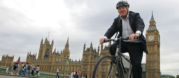 Boris Johnson cycles his bike over Westminster Bridge in central London on July 30, 2010.  - Sputnik International