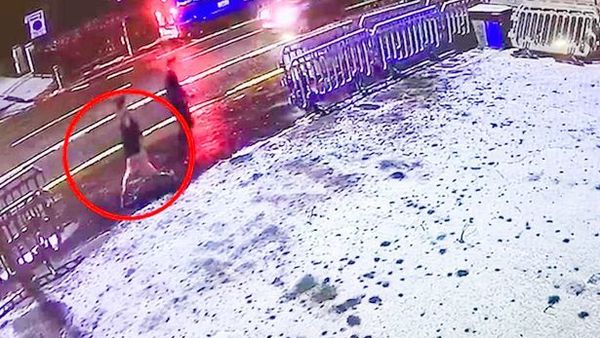 Libby Squire (circled) is pictured on the night she went missing in the winter of 2019 - Sputnik International