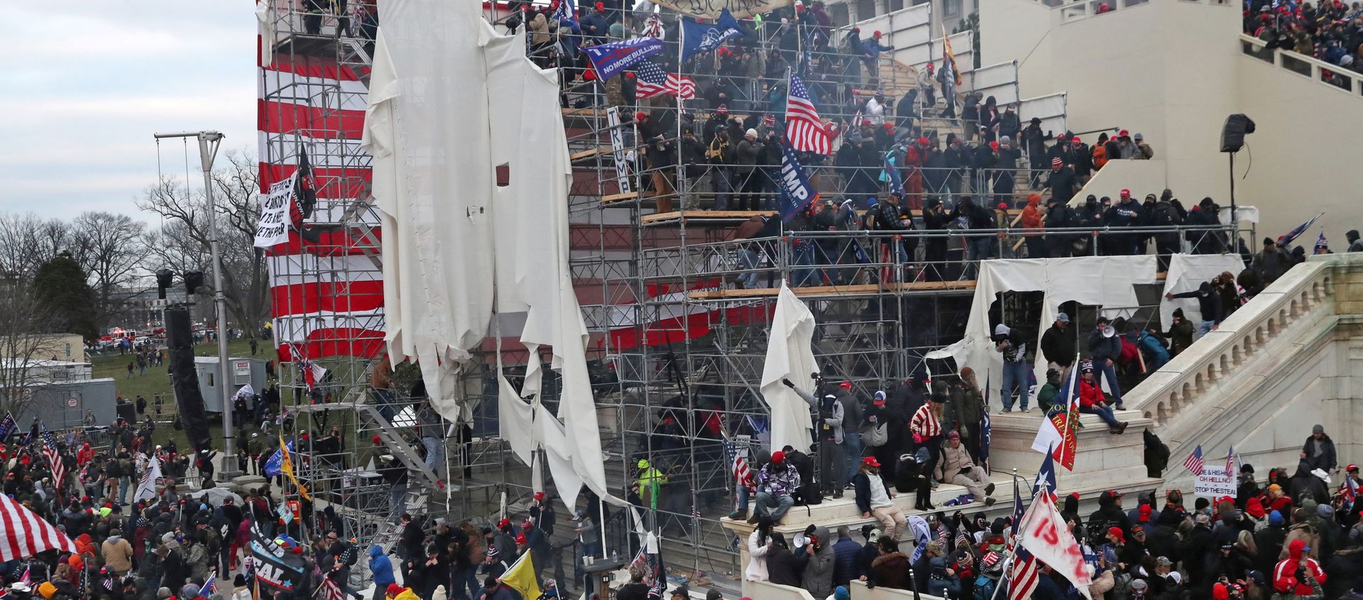 A mob of supporters of U.S. President Donald Trump storm the U.S. Capitol Building in Washington, U.S., January 6, 2021. Picture taken January 6, 2021. - Sputnik International, 1920, 06.02.2021