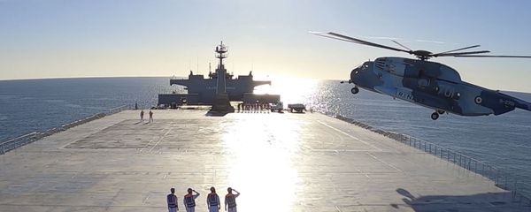 This image made from a video released on Wednesday, Jan. 13, 2021, by the Iranian Army shows a helicopter landing on Makran logistics vessel during a navy drill This image made from a video released on Wednesday, Jan. 13, 2021, by the Iranian Army shows a helicopter landing on Makran logistics vessel during a navy drill - Sputnik International