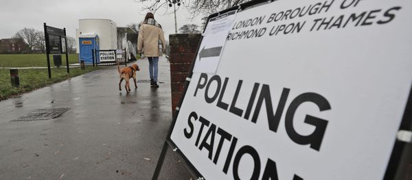 A voter with her dog arrives at a polling station in Twickenham, England (File) A voter with her dog arrives at a polling station in Twickenham, England (File) - Sputnik International