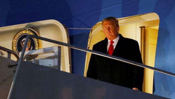 U.S. President Donald Trump disembarks from Air Force One at Joint Base Andrews in Maryland - Sputnik International