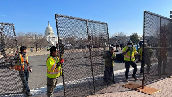 Extra layers of defense are hastily erected around the US Capitol where impeachment hearings are underway on Wednesday, a week after President Donald Trump’s loyalists stormed the building in a desperate attempt to overturn the incumbent’s defeat - Sputnik International
