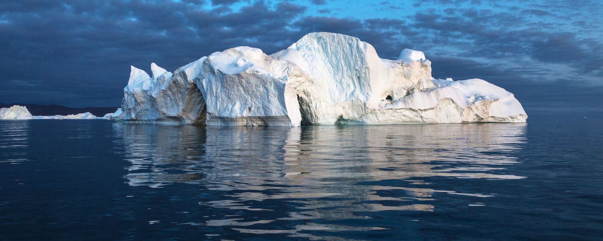 Iceberg in the waters of Greenland Iceberg in the waters of Greenland - Sputnik International, 1920, 14.01.2021