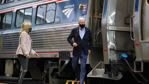 Democratic presidential candidate former Vice President Joe Biden and Jill Biden, arrive to speak at Amtrak's Pittsburgh Train Station, Wednesday, Sept. 30, 2020, in Pittsburgh - Sputnik International